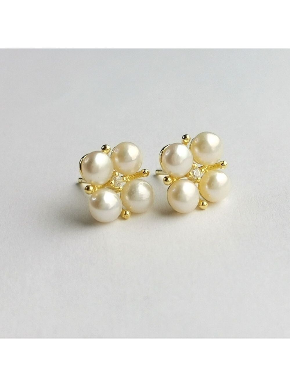 White cultured pearl stud earrings with white Sapphire in 14k gold